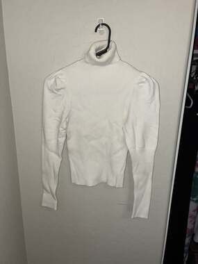idemditto Puff-Sleeve Ribbed Turtleneck Sweater